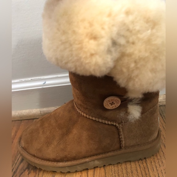 UGG Girls' Button Triplet boot - Picture 12 of 14